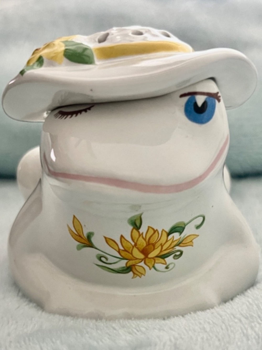 1980 Vintage Ceramic Pomander Avon Winking Frog Potpourri Holder Figurine